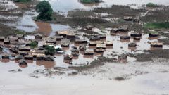 800 people left homeless after night floods