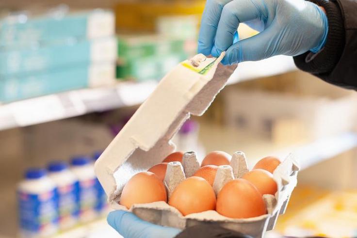 You Shouldn't Be Wearing Gloves to Grocery Shop