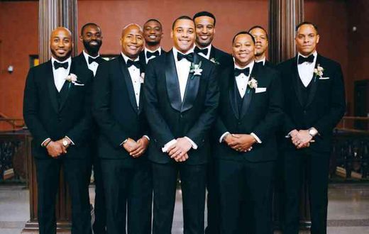 Things guys should never wear to a wedding(WeddingWire)