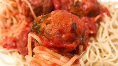 Recipe with a Pulselive twist: How to make Meatballs in tomato sauce