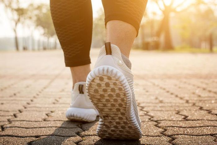 How Many Calories Can I Burn Walking Vs. Running?