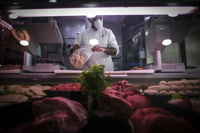Small shops in Portugal will be allowed to reopen Monday