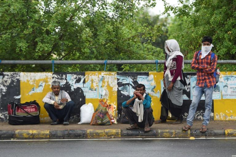 Stranded by virus lockdown, India migrant workers walk home | Pulselive ...