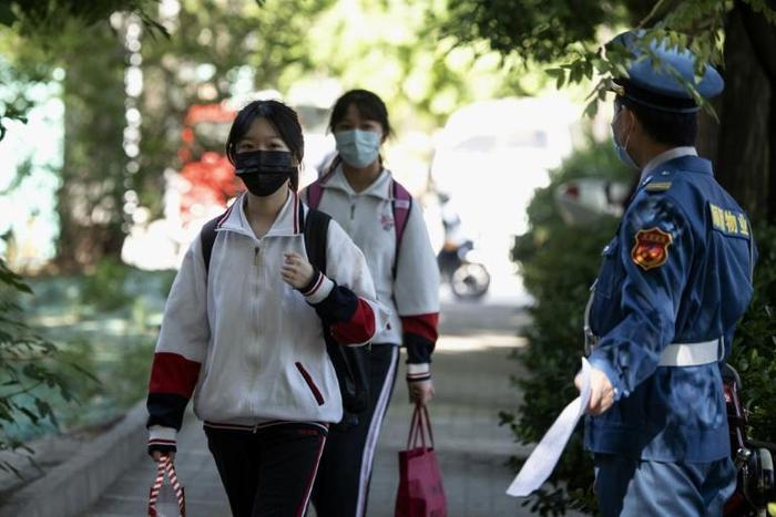 Students in their final year of junior high started classes again on Monday in Beijing