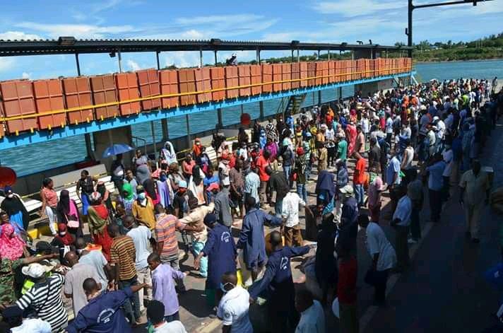Kenyans forced to stand 1 metre apart on ferry, waiting bay at Likoni after stampede