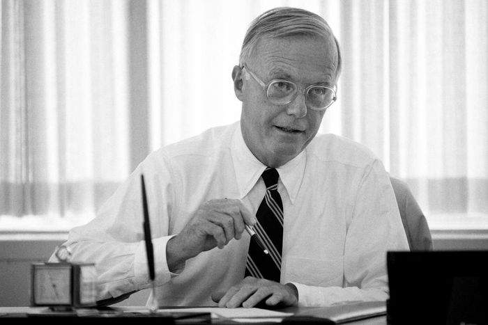 Amory Houghton Jr., Who Went From Corning to Congress, Dies at 93