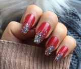 Glitter nails (EntertainmentMesh)