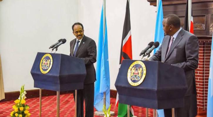 File image of President Farmaajo of Somalia (Left) with his Kenyan counterpart President Uhuru Kenyatta (Right)