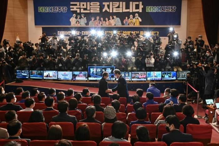South Korea's Democratic party secured an absolute majority in the National Assembly on the back of President Moon Jae-in's response to the coronavirus pandemic