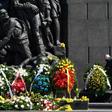 Zygmunt Stepinski, head of the Polin Museum of the History of Polish Jews, lays a wreath to mark the 77th anniversary of the doomed rebellion by Jewish partisans against Nazi Germany, in front of the Warsaw Ghetto Uprising memorial anniversary