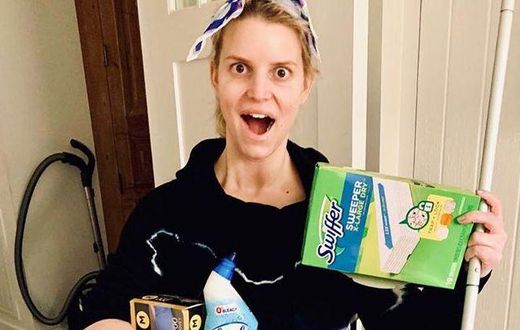 Jessica Simpson Shares No-Makeup Cleaning Version