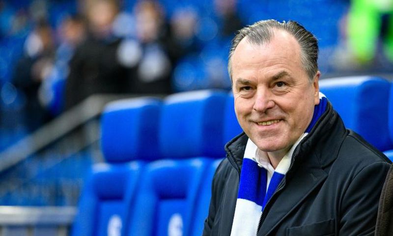 Clemens Toennies resigned on Tuesday as chairman of Bundesliga side Schalke 04.