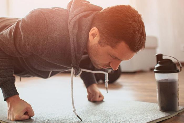 This No-Gear Workout Takes Just 12 Minutes