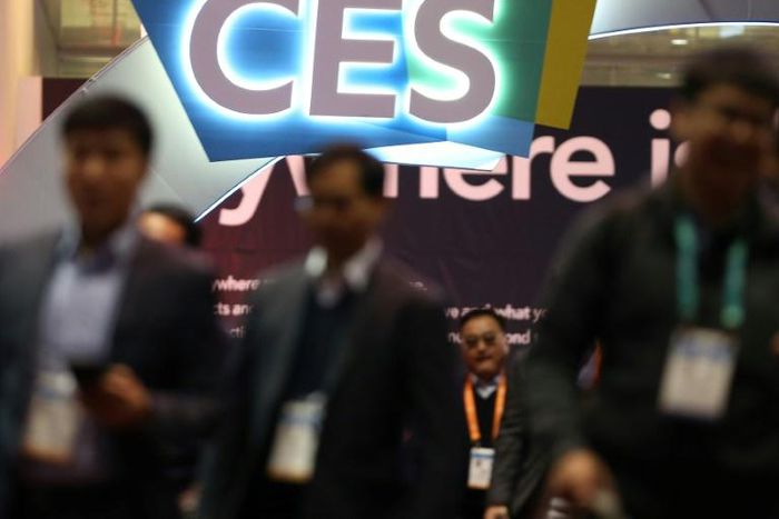The Consumer Electronics Show, which brings together tens of thousands of people, said it plans to hold the event in January despite health concerns due to the coronavirus pandemic