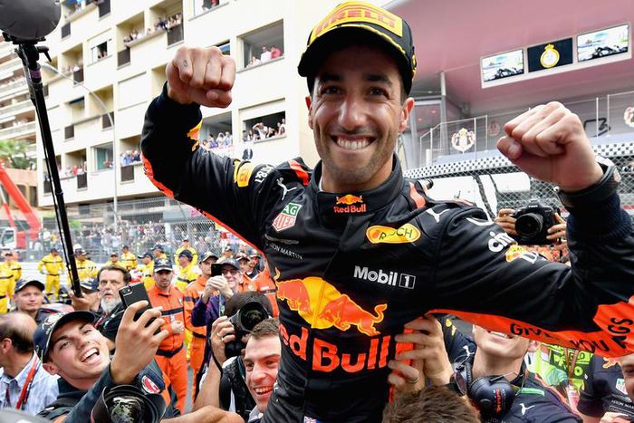 Daniel Ricciardo Shares His Home Workout