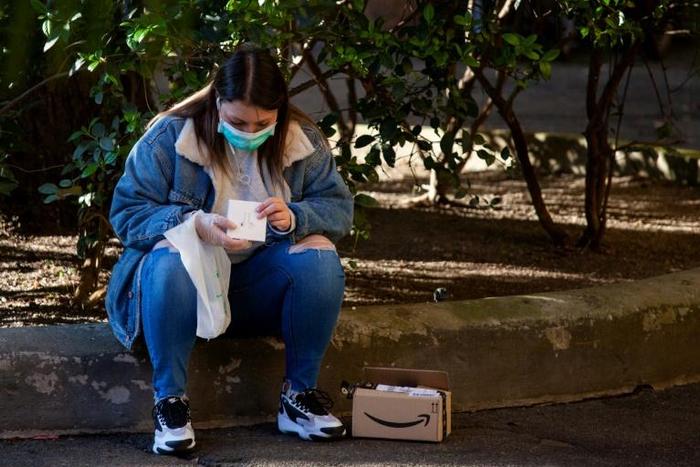 With Italy's bookstores closed, avid readers are turning elsewhere for literary fare -- but the independent booksellers are livid while online giants see business continue apace