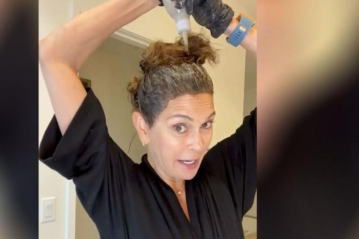 This Hair Kit Makes Dying Your Own Hair Simple