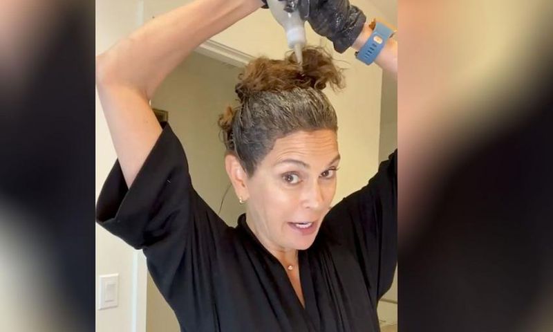 This Hair Kit Makes Dying Your Own Hair Simple