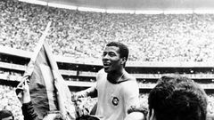 (FILES) Forward Jairzinho is carried by fans after Brazil beat Italy 4-1 in the 1970 World Cup final in Mexico City.