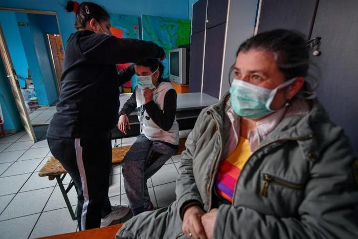 An estimated several thousand homeless people in Bucharest face an especially tough time during the pandemic