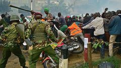 ___8808136___2018___9___4___10___POLICE-BEATING-RIOTERS