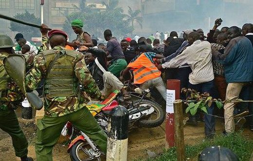 ___8808136___2018___9___4___10___POLICE-BEATING-RIOTERS