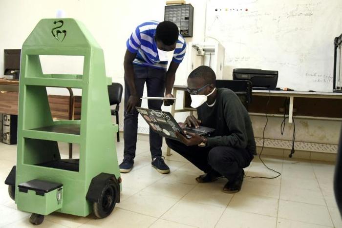 The robot dubbed "Dr. Car" should be able to measure blood pressure and temperature, reducing exposure to infected patients and the use of expensive protective clothing