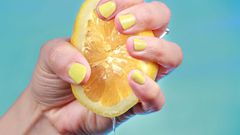 Dr. Pimple Popper Squeezes Squirting Steatocystoma