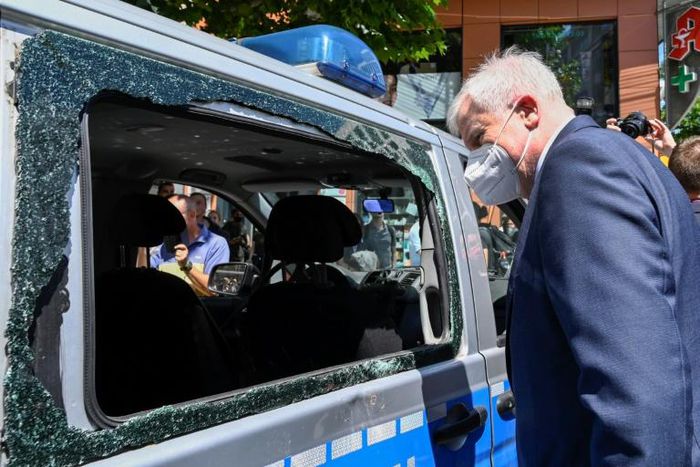 German Interior Minister Horst Seehofer called the Stuttgart violence a "sign of alarm for the rule of law"