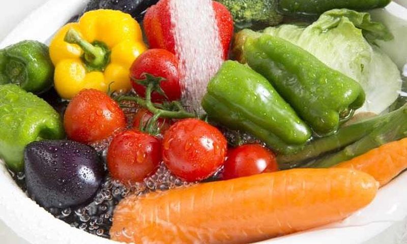 Washing fruits and vegetables during coronavirus (KENT RO Systems)