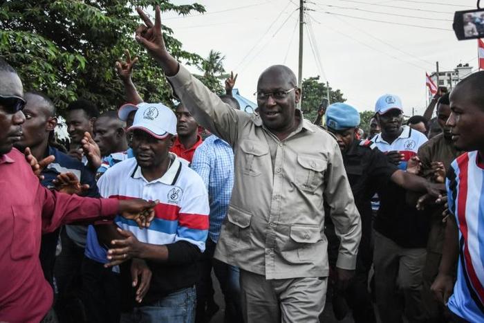 Tanzania opposition leader Freeman Mbowe (C) arrived at his party's headquarters after being released from prison in Dar es Salaam
