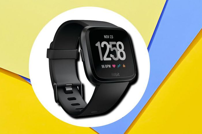 The FitBit Versa Is $90 Off Right Now