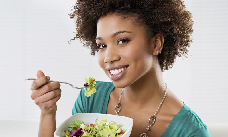 Eating healthy can boost your immune system which in turn has a positive impact on your mental health [Credit: How Stuff Works]