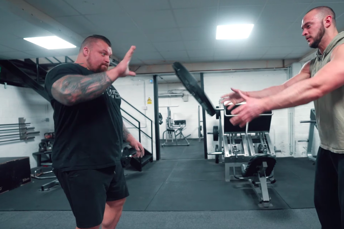 Eddie Hall Plays Frisbee With 40-Pound Weights