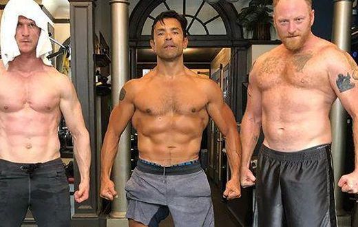 Kelly Ripa Shows Off Husband Mark Consuelos' Abs