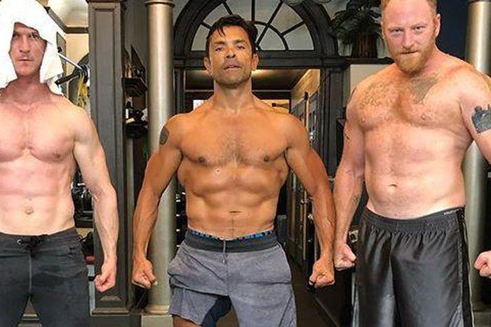 Kelly Ripa Shows Off Husband Mark Consuelos' Abs