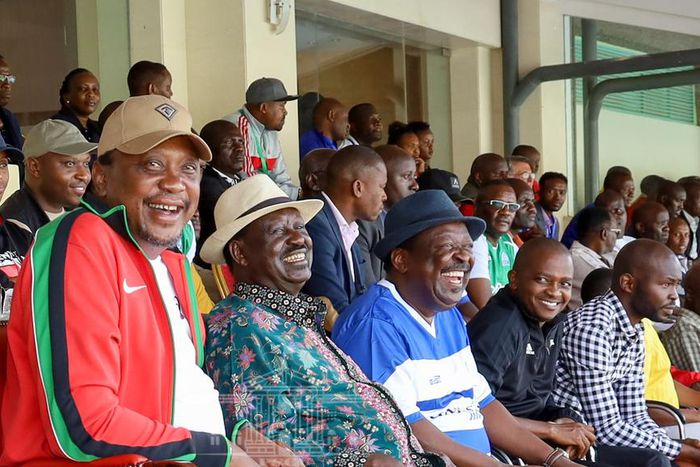 President Uhuru Kenyatta handover a brand new 51-seater Bus to AFC Leopards at State House (Photos)