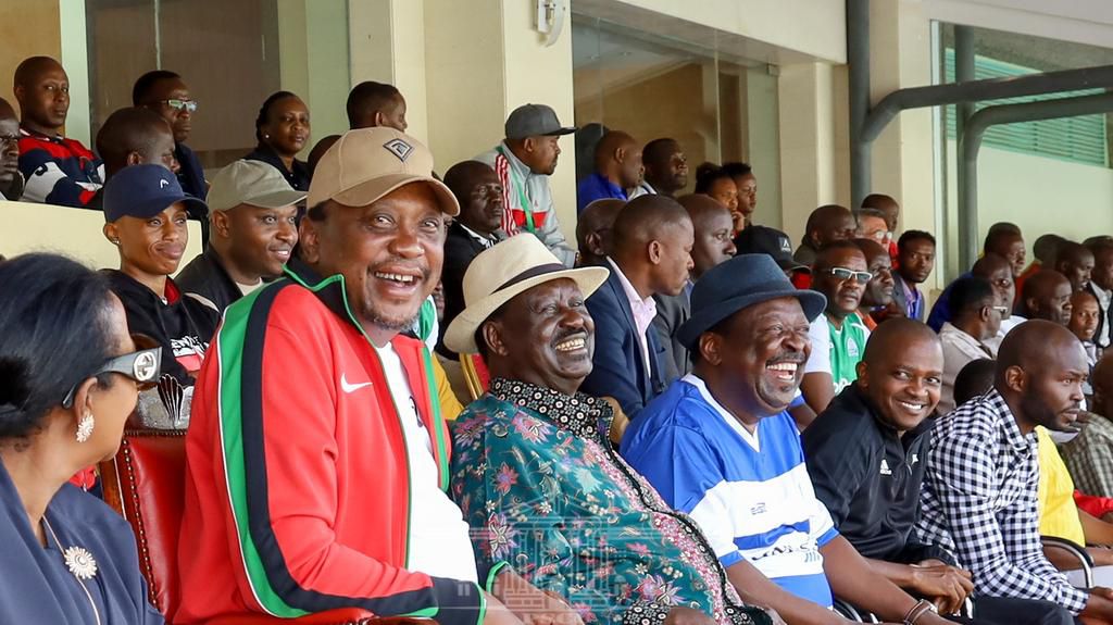 President Uhuru Kenyatta handover a brand new 51-seater Bus to AFC Leopards at State House (Photos)