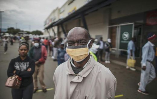 South Africa has been under lockdown since last Friday, but people still leave to leave their homes to collect social security