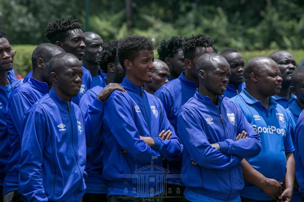 President Uhuru Kenyatta handover a brand new 51-seater Bus to AFC Leopards at State House (Photos)