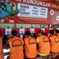 Indonesian inmates at a Jakarta prison talk via video to family members after visits were stopped because of coronavirus fears. Authorities have now gone further, and are releasing tens of thousands of prisoners in a bid to stop the spread of the virus...