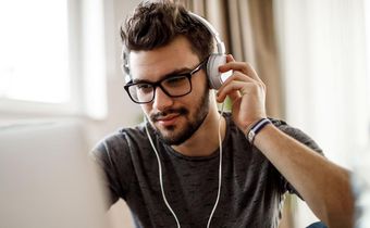 4 Easy Ways to Fight Loneliness While Isolated