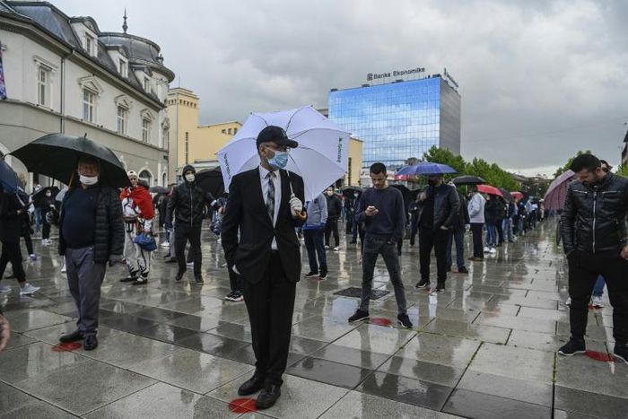 The outgoing premier's supporters staged a protest ahead of the ruling