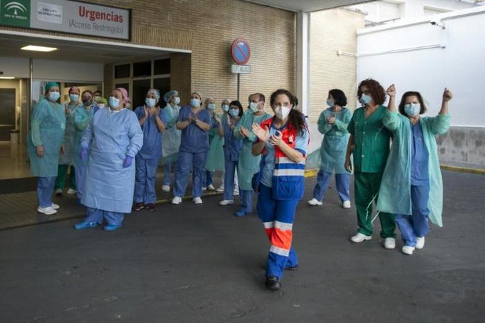 Healthcare workers acknowledged applause as Spaniards thanked them with a clapping tribute Sunday evening