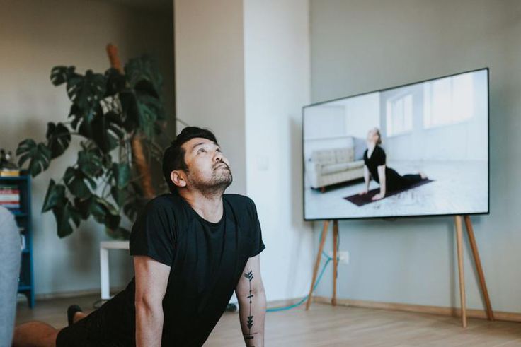 This Total-Body Muscle-Building Dumbbell Workout Takes Just 25 Minutes