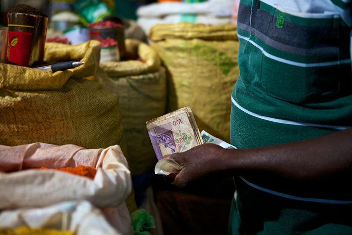 A trader attends to a customer (Photo: Abraham Ali)
