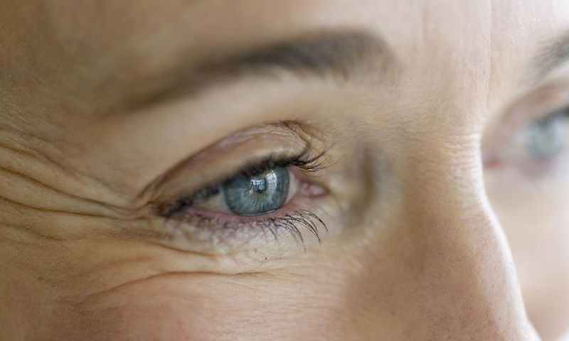Dr. Pimple Popper Squeezes DPOW On Woman's Eye
