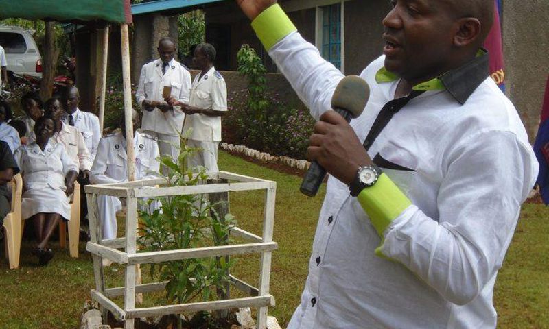Lugari-MP-Ayub-Savula-addressing-residents-in-his-constituency-3-e1490599775909