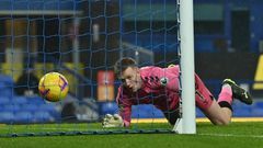 Everton goalkeeper Jordan Pickford couldn't stop Youri Tielemans scoring