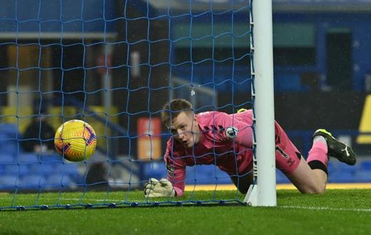 Everton goalkeeper Jordan Pickford couldn't stop Youri Tielemans scoring